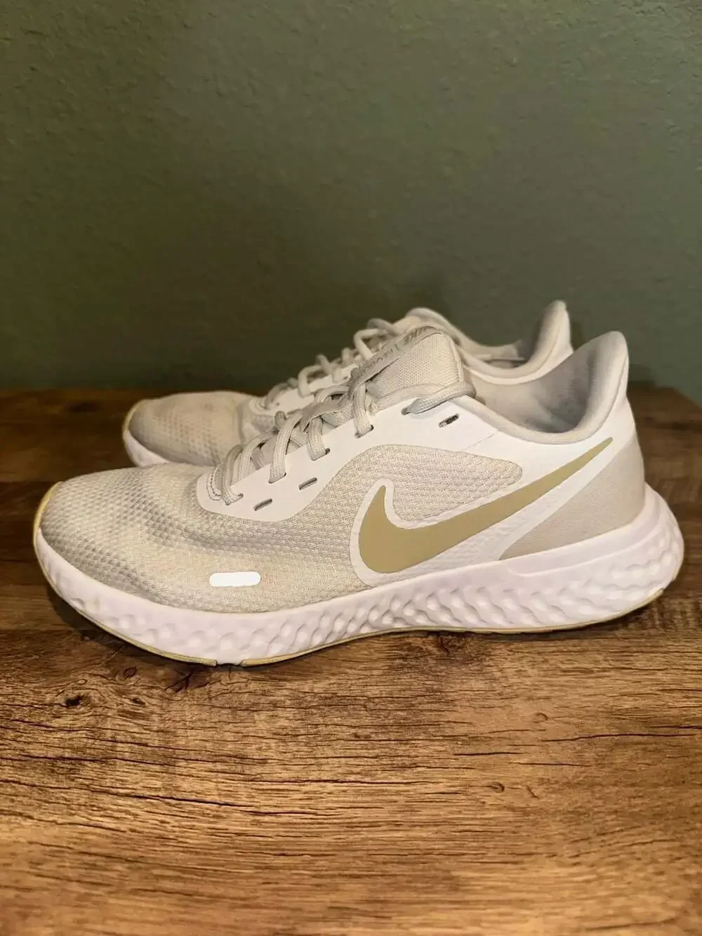 Nike Revolution 5 White Gold Women's Running Sneaker Shoes BQ3207-108